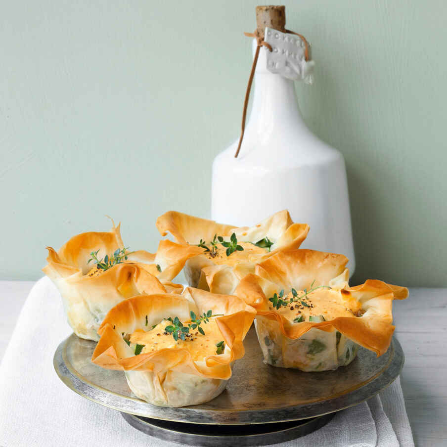 Filo-Törtchen mit Zucchini-Walnuss-Füllung und Fetacreme Rezept ... Filo-Törtchen mit Zucchini-Walnuss-Füllung und Fetacreme Rezept ...