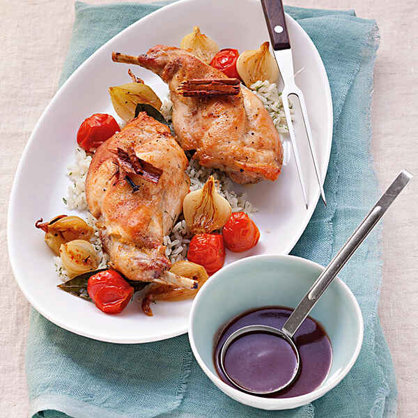 Kaninchenkeulen mit Zwiebeln, Tomaten und Zimt Rezept | Küchengötter Kaninchenkeulen mit Zwiebeln, Tomaten und Zimt Rezept | Küchengötter