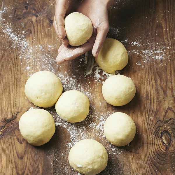 Dampfnudeln mit Vanillesauce und Weinschaumcreme Rezept | Küchengötter Dampfnudeln mit Vanillesauce und Weinschaumcreme Rezept | Küchengötter