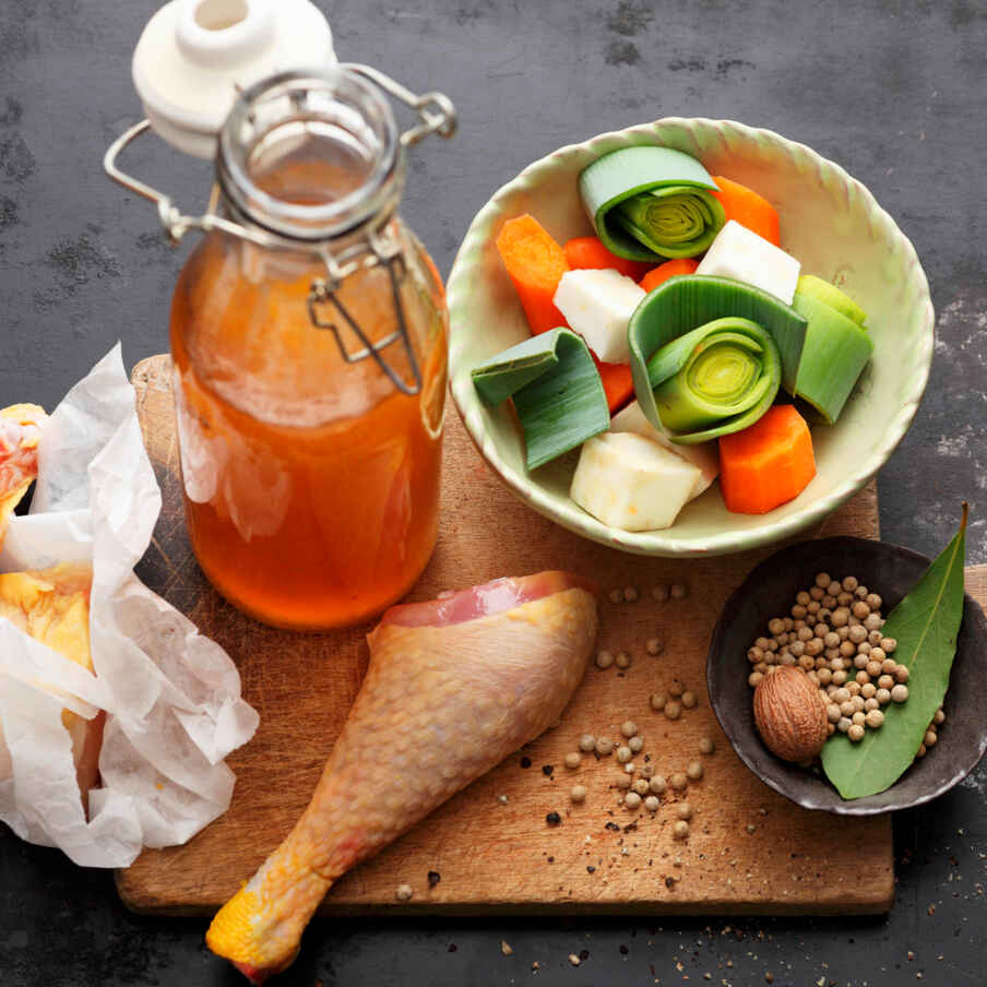 Kräftige Hühnerbrühe Rezept | Küchengötter Kräftige Hühnerbrühe Rezept | Küchengötter