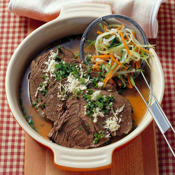 Gesottene Rinderschulter im Meerrettichsud Rezept | Küchengötter Gesottene Rinderschulter im Meerrettichsud Rezept | Küchengötter