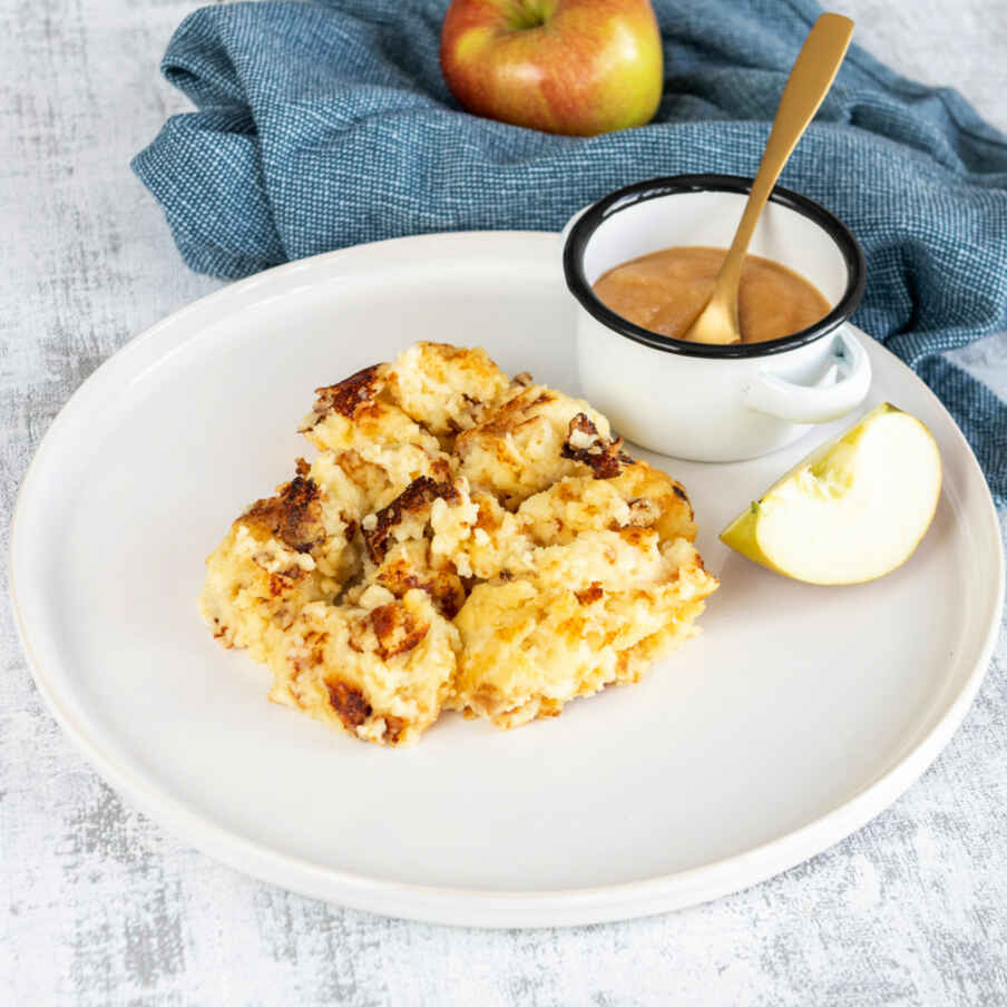 Grieß-Kartoffelschmarrn mit Apfelmus Rezept | Küchengötter