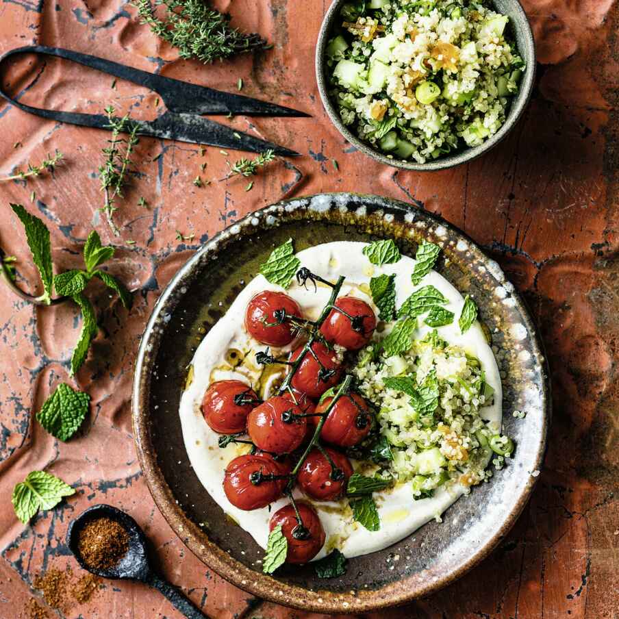 Quinoa-Taboulé mit gerösteten Tomaten Rezept | Küchengötter Quinoa-Taboulé mit gerösteten Tomaten Rezept | Küchengötter