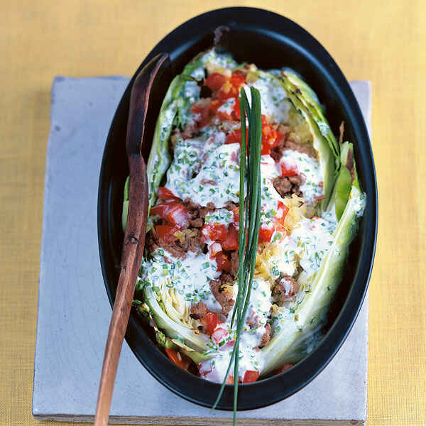 Überbackener Spitzkohl mit Tatar Rezept | Küchengötter Überbackener Spitzkohl mit Tatar Rezept | Küchengötter