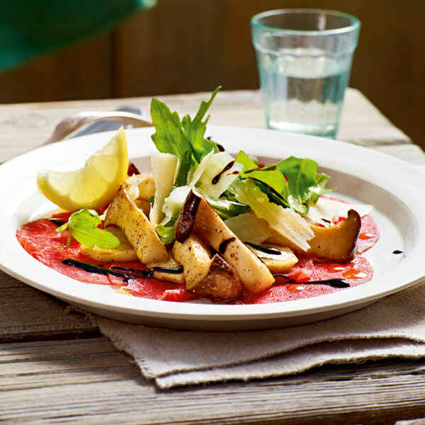 Rindercarpaccio mit Kräuterseitlingen Rezept | Küchengötter Rindercarpaccio mit Kräuterseitlingen Rezept | Küchengötter