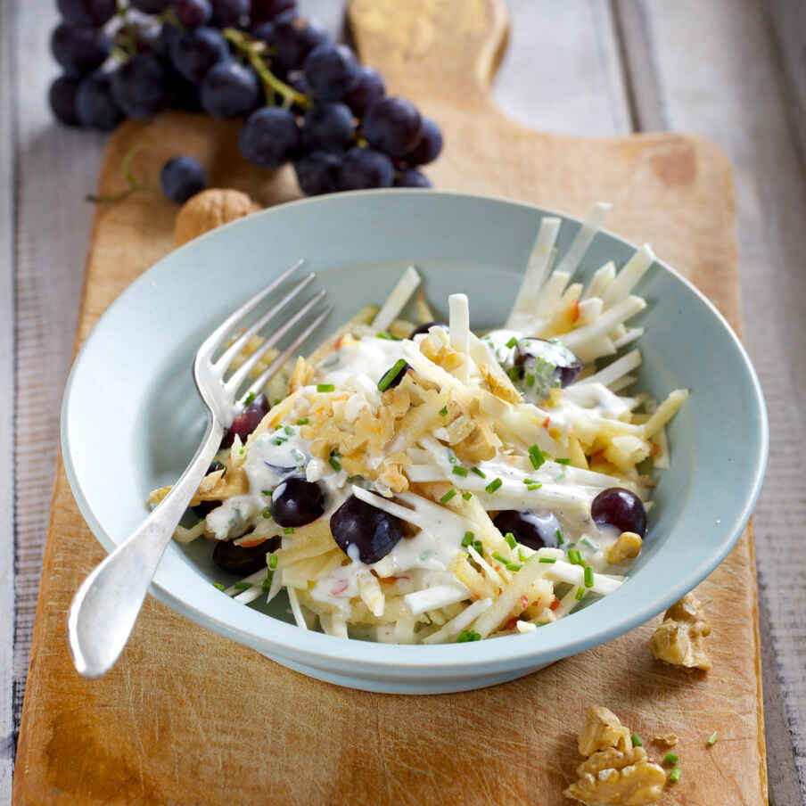 Selleriesalat mit Trauben und Nüssen Rezept | Küchengötter
