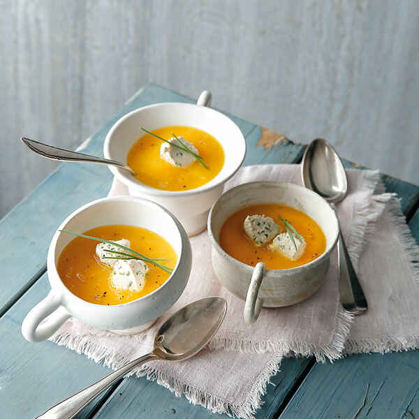Vegane gelbe Paprikasuppe mit Schnittlauchnocken | Küchengötter