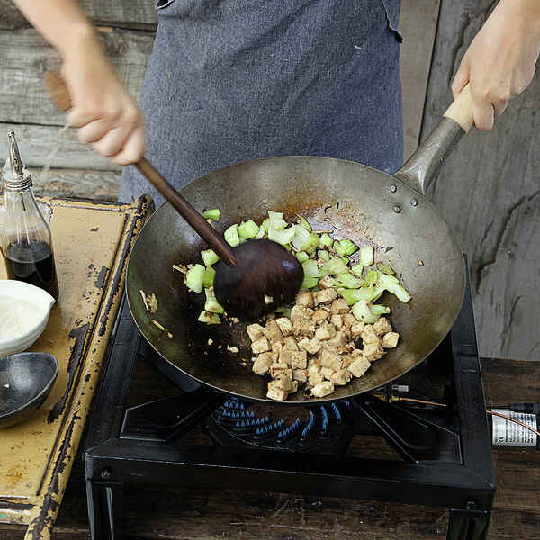 Nudeln mit Tofu und Pak Choi Rezept | Küchengötter