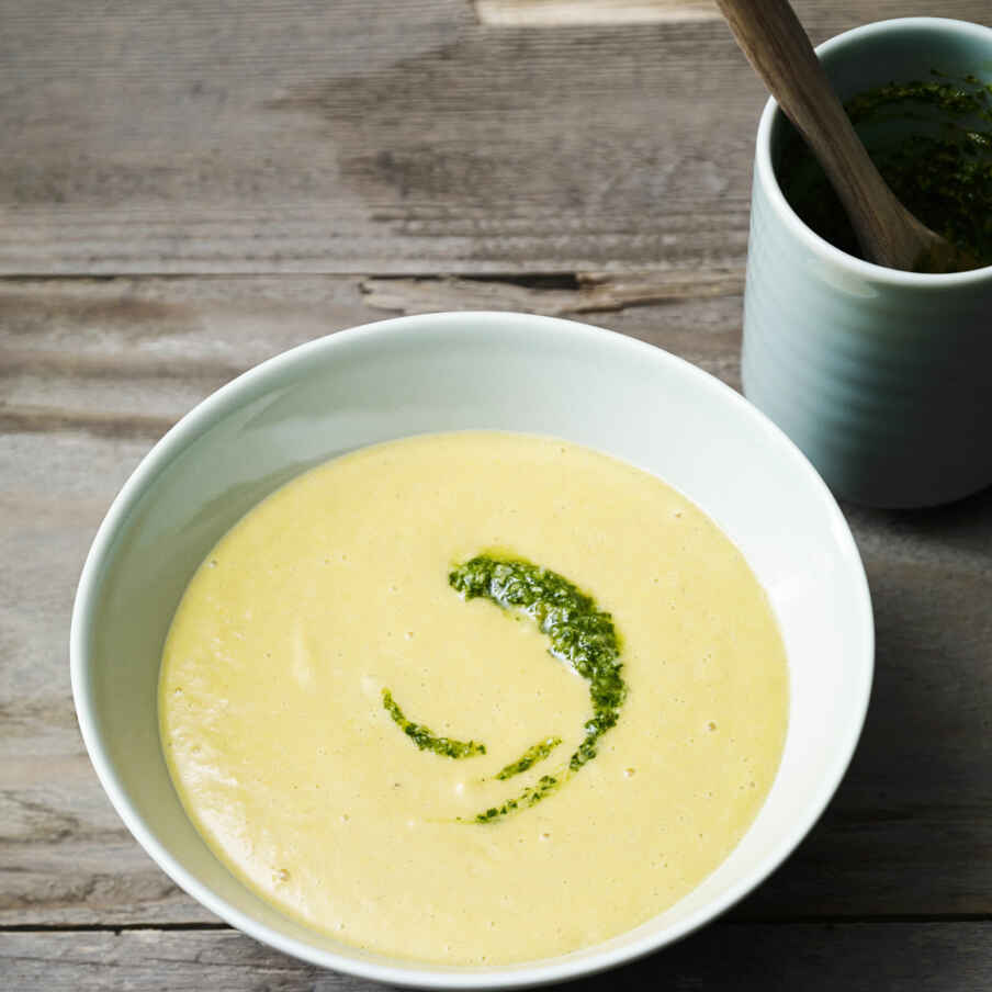 Süßkartoffelsuppe mit Korianderpesto Rezept | Küchengötter