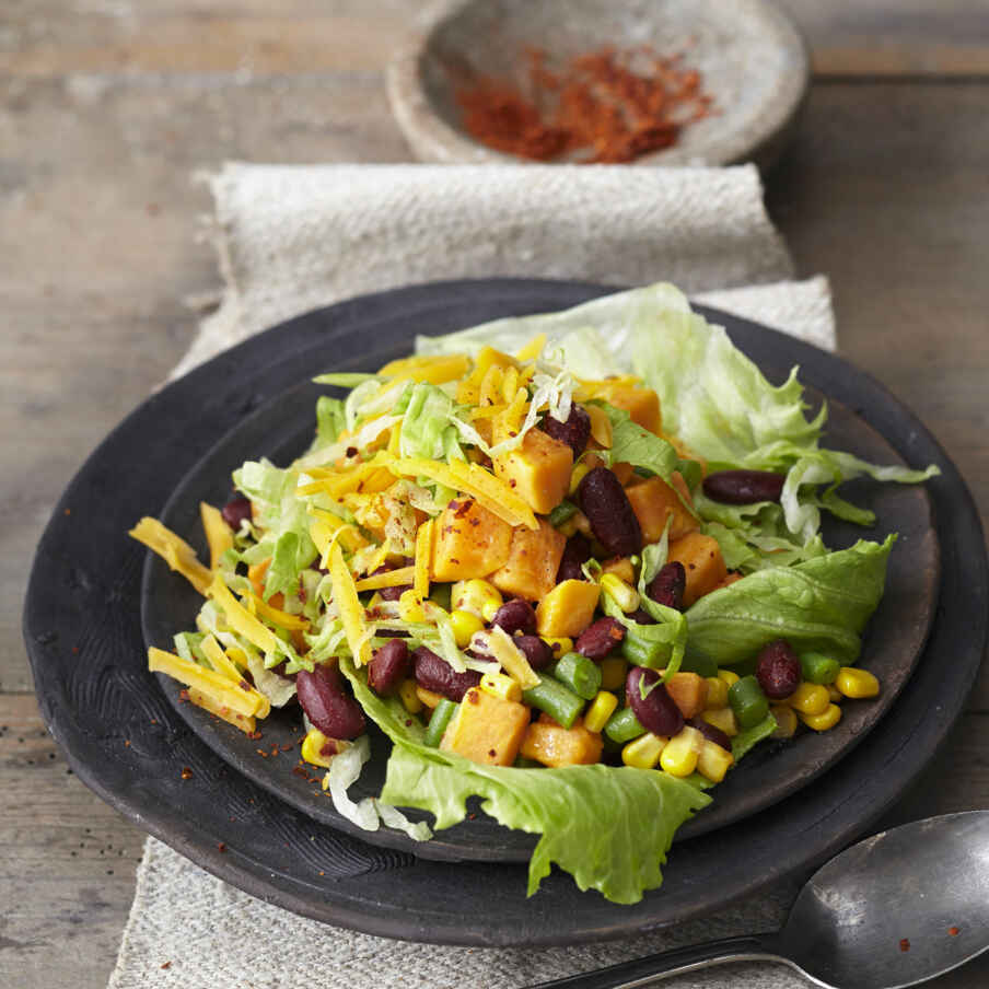 Schneller scharfer Süßkartoffel-Bohnen-Salat Rezept | Küchengötter