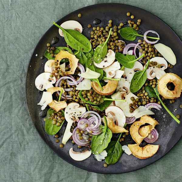 Champignon-Carpaccio mit Spinat und Linsen Rezept | Küchengötter