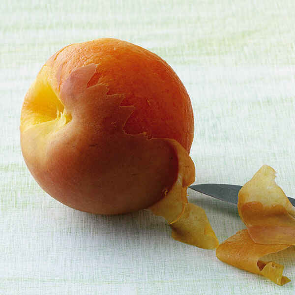 Biskuitwaffeln mit Pfirsich und Himbeersauce Rezept | Küchengötter Biskuitwaffeln mit Pfirsich und Himbeersauce Rezept | Küchengötter