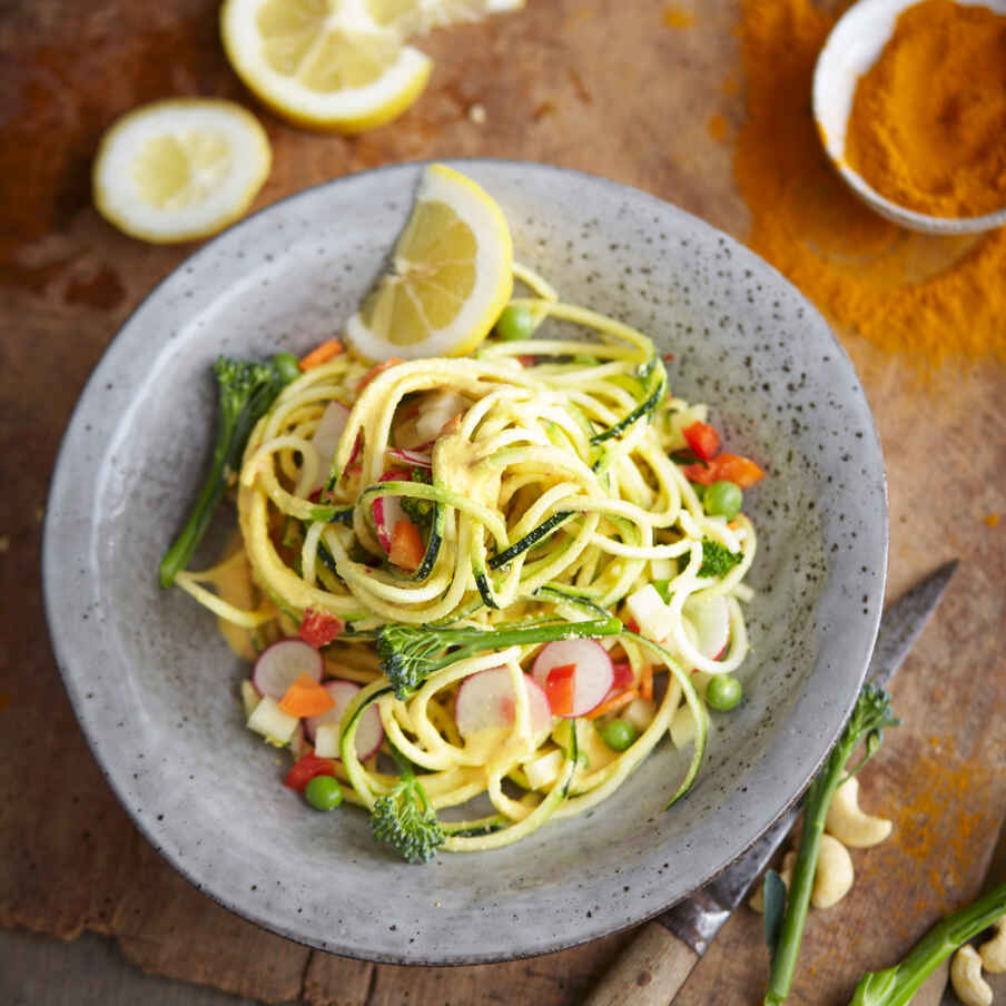 Zucchini-Spaghetti mit Nuss-Sauce Rezept | Küchengötter
