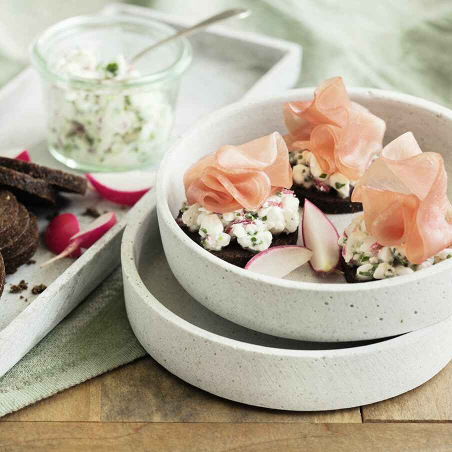 Pumpernickel mit Lachsschinken Rezept (Low Carb) | Küchengötter Pumpernickel mit Lachsschinken Rezept (Low Carb) | Küchengötter