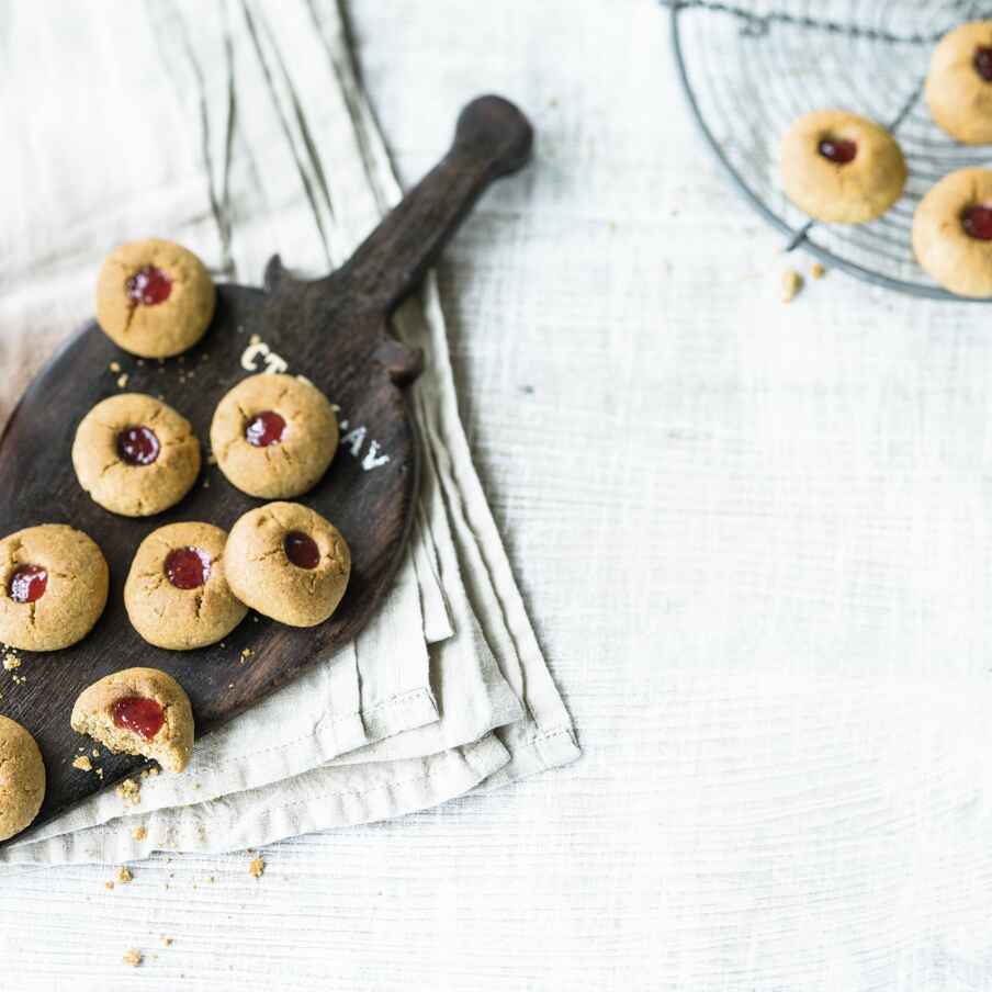Haselnuss-Erdbeer-Küsse Rezept | Schnelle Kekse | Küchengötter
