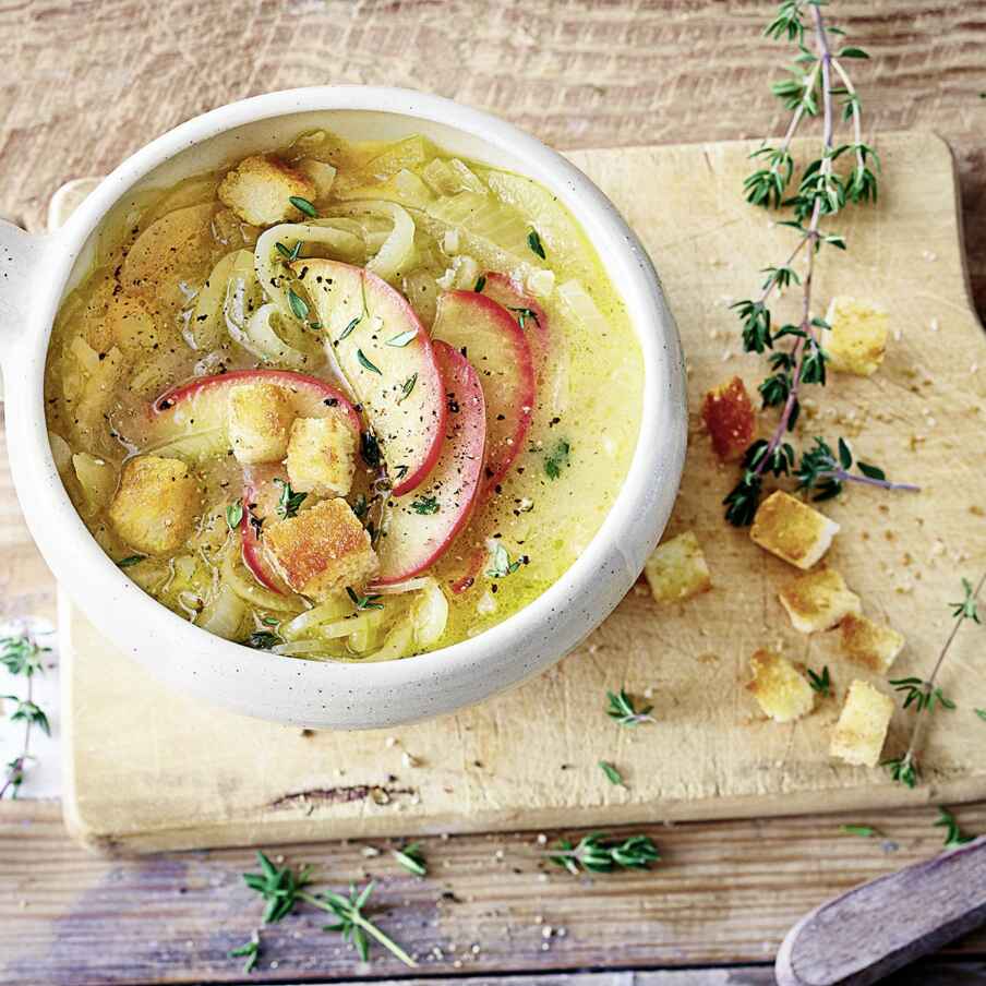 Vegane Schmorapfel-Zwiebel-Suppe | Küchengötter Vegane Schmorapfel-Zwiebel-Suppe | Küchengötter
