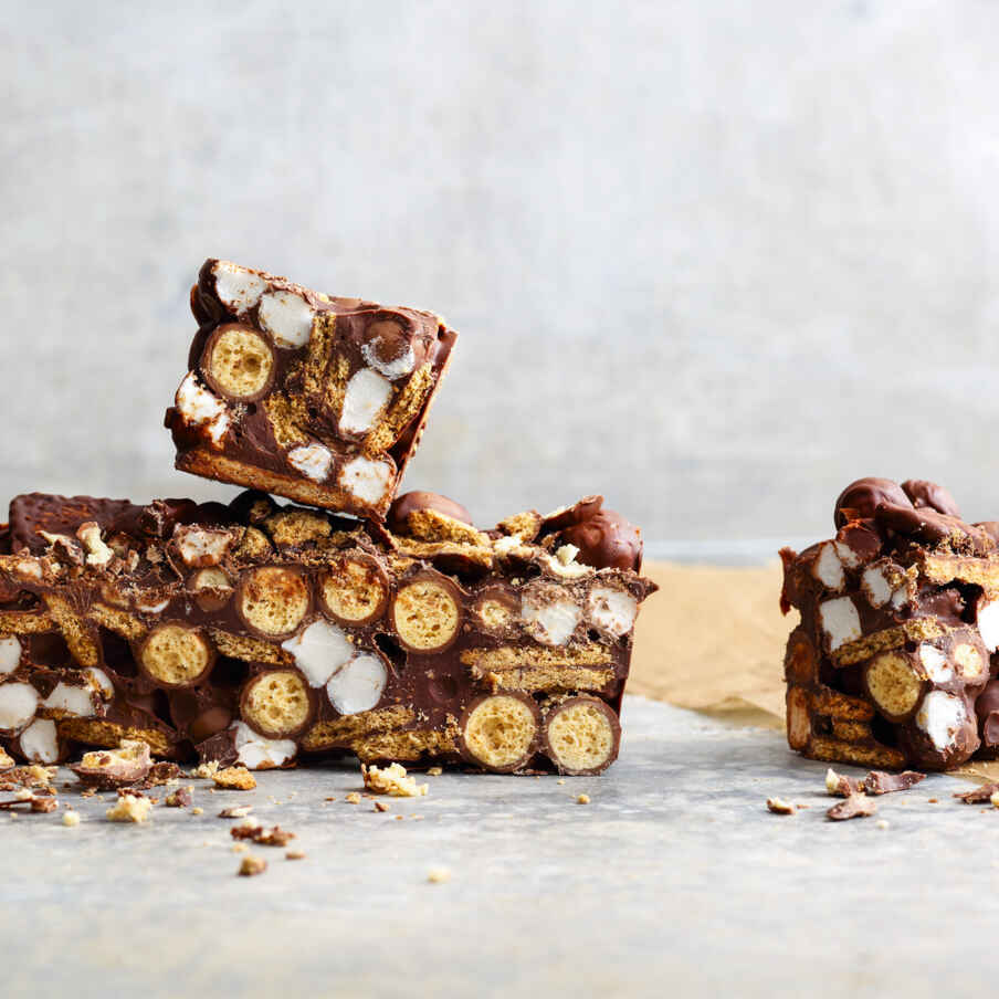 Schokoladenkuchen mit Marshmallows für Star Wars-Fans | Küchengötter Schokoladenkuchen mit Marshmallows für Star Wars-Fans | Küchengötter