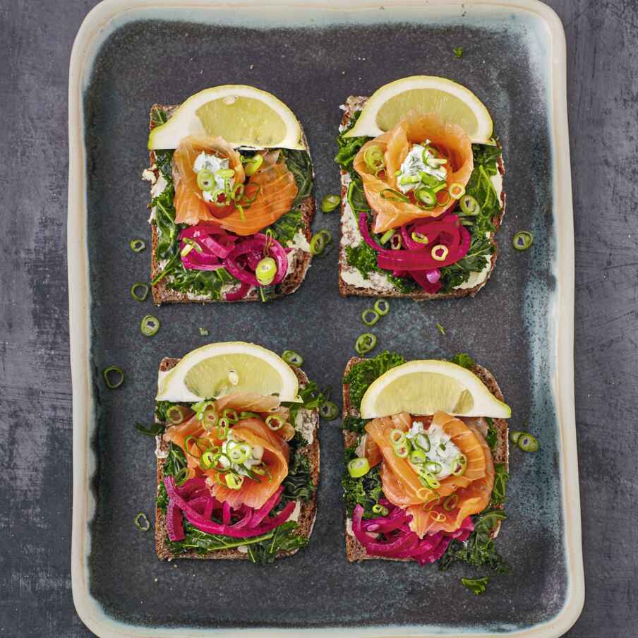 Smørrebrød mit Lachs Rezept | Küchengötter