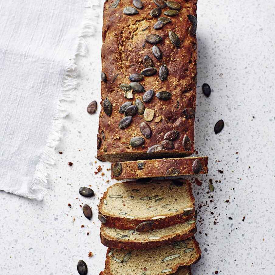 Veganes Eiweißbrot mit Dinkel und Soja Rezept | Küchengötter