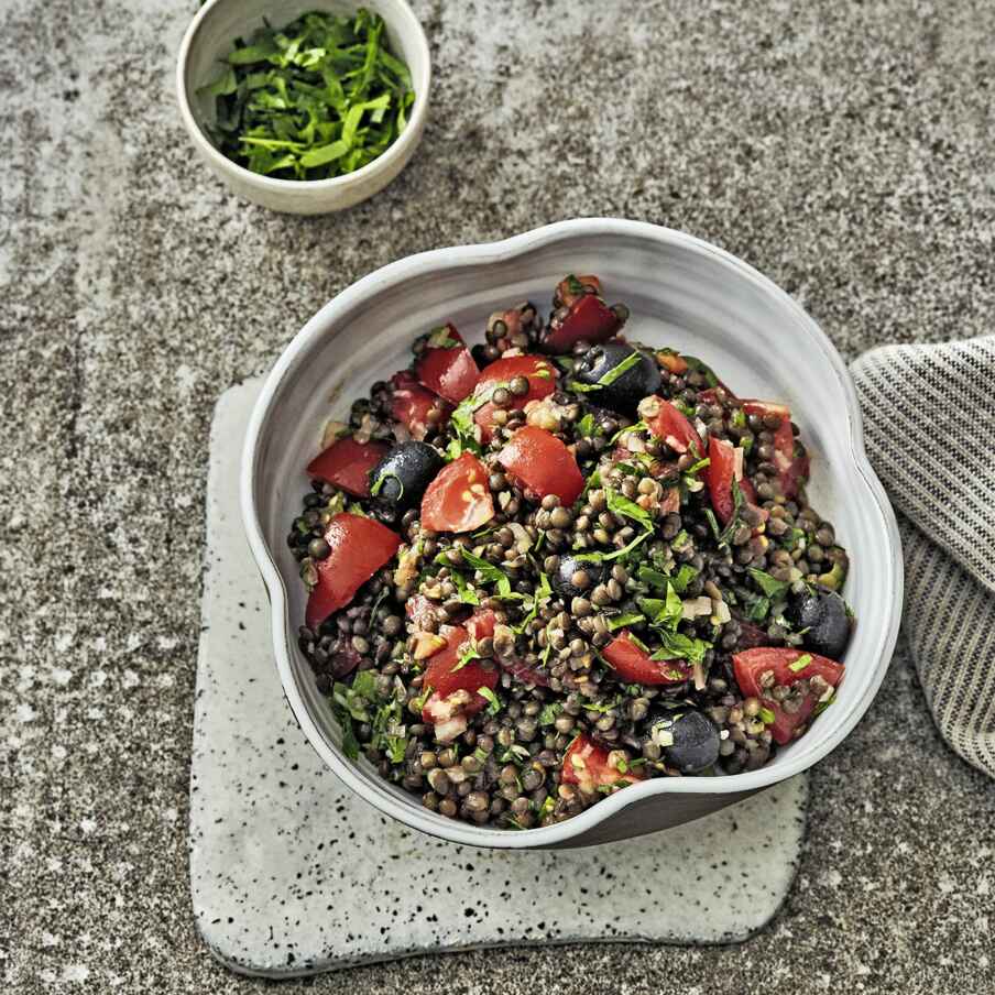 Provence-Linsensalat mit Tomaten und Oliven Rezept | Küchengötter Provence-Linsensalat mit Tomaten und Oliven Rezept | Küchengötter