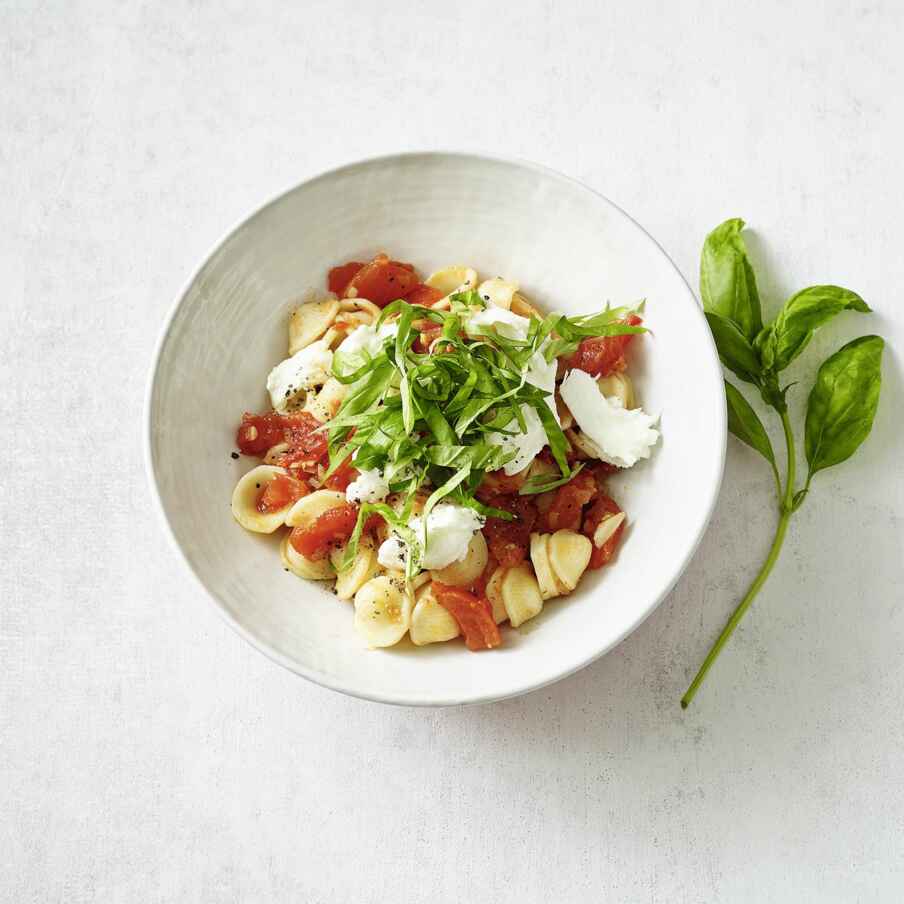 Orecchiette mit Tomaten und Büffel-Mozzarella Rezept | Küchengötter