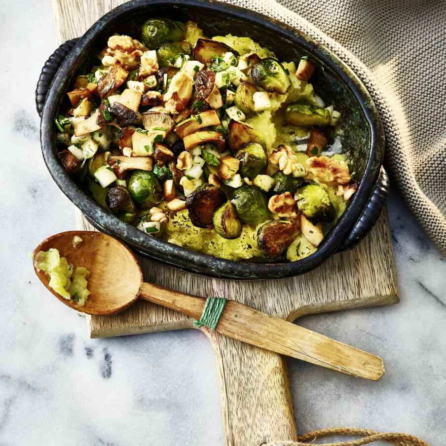 Rosenkohl-Kartoffel-Auflauf mit Birnen-Walnuss-Sprinkle Rezept ... Rosenkohl-Kartoffel-Auflauf mit Birnen-Walnuss-Sprinkle Rezept ...