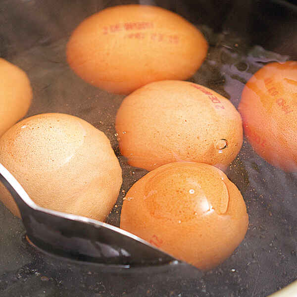 Paprika-Zwiebel-Rührei mit Oliven Rezept | Küchengötter Paprika-Zwiebel-Rührei mit Oliven Rezept | Küchengötter