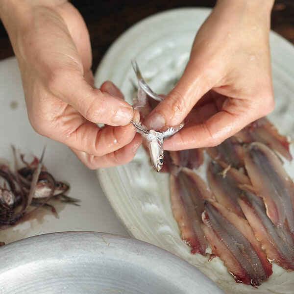 Eingelegte Sardellen mit Knoblauch Rezept | Küchengötter