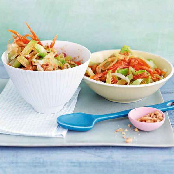 Kohlsalat mit Erdnussdressing Rezept | Küchengötter Kohlsalat mit Erdnussdressing Rezept | Küchengötter