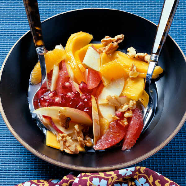 Obstsalat mit Walnüssen und Leinöl Rezept | Küchengötter Obstsalat mit Walnüssen und Leinöl Rezept | Küchengötter