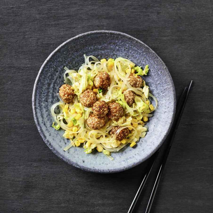Sesam-Hackbällchen mit Gemüse Rezept | Küchengötter Sesam-Hackbällchen mit Gemüse Rezept | Küchengötter