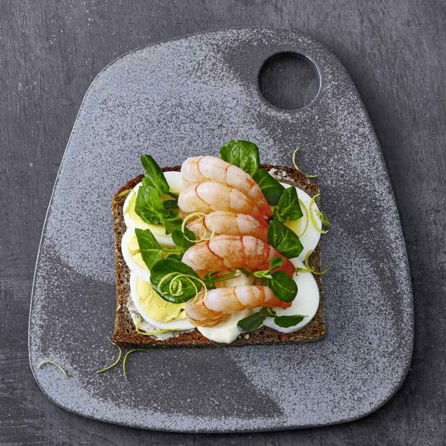 Smørrebrød mit Garnelen Rezept | Küchengötter