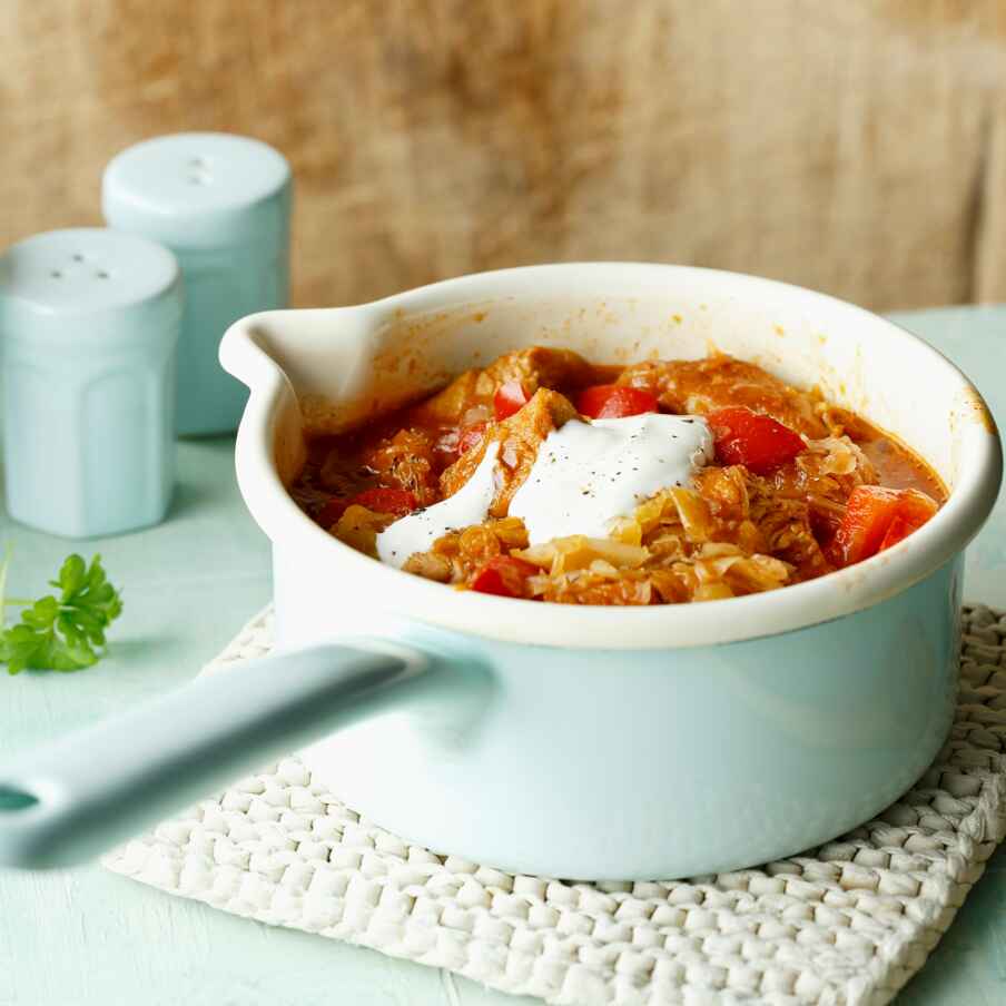 Szegediner Gulasch Rezept | Ungarisches Gulasch mit Sauerkraut ...