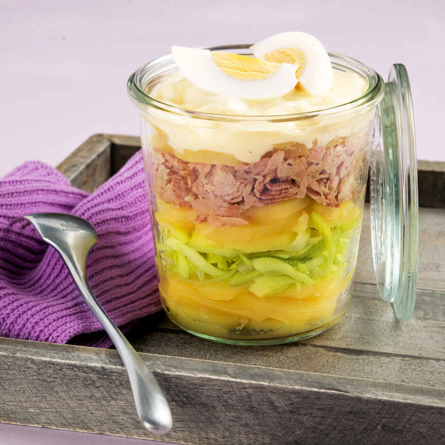 Kartoffel-Schichtsalat mit Thunfisch Rezept | Küchengötter Kartoffel-Schichtsalat mit Thunfisch Rezept | Küchengötter