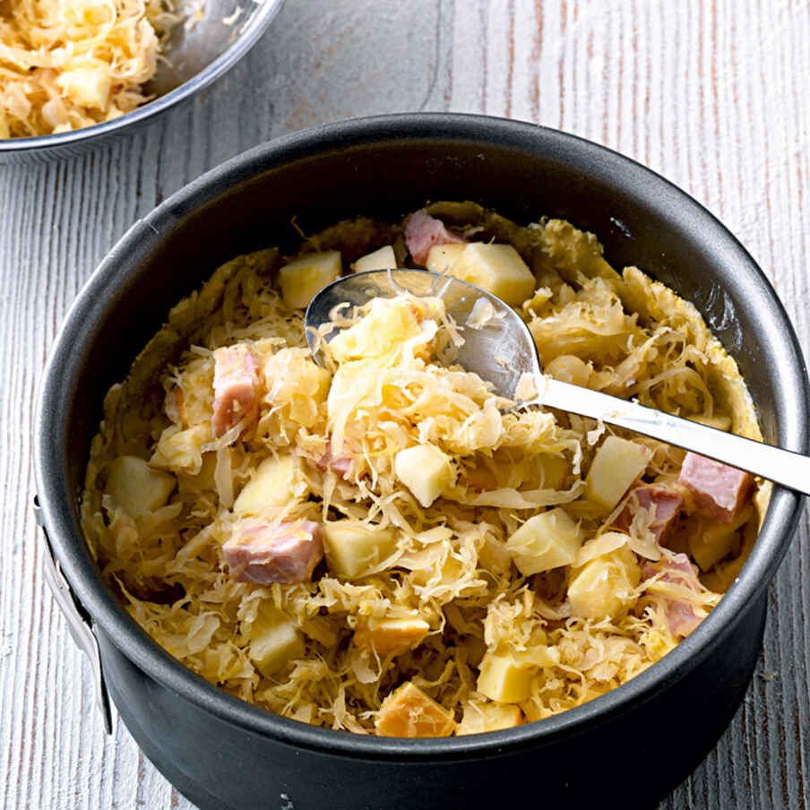 Krautquiche mit Apfel und Munsterkäse Rezept | Küchengötter Krautquiche mit Apfel und Munsterkäse Rezept | Küchengötter