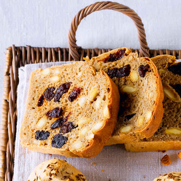 Mandel-Pflaumen-Brot Rezept | Küchengötter Mandel-Pflaumen-Brot Rezept | Küchengötter