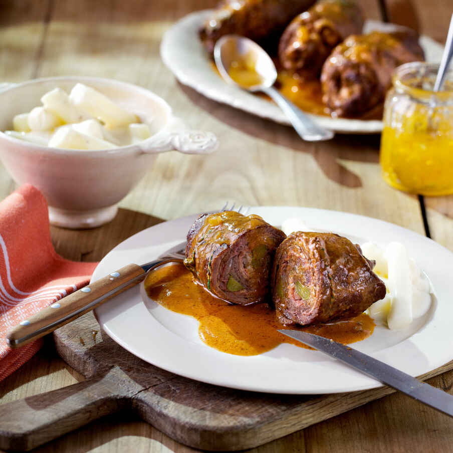 Rindsrouladen mit Schwarzwurzelgemüse Rezept | Küchengötter Rindsrouladen mit Schwarzwurzelgemüse Rezept | Küchengötter