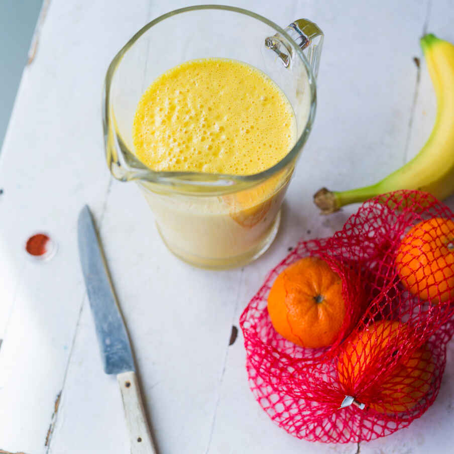 Bananen-Safran-Lassi Rezept | Küchengötter Bananen-Safran-Lassi Rezept | Küchengötter