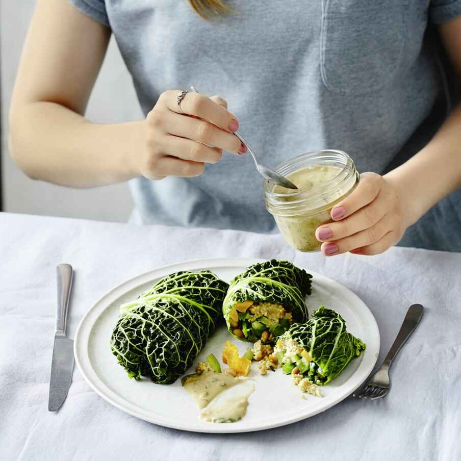 Wirsing-Wraps mit Kürbis-Hirse-Füllung Rezept | Küchengötter Wirsing-Wraps mit Kürbis-Hirse-Füllung Rezept | Küchengötter