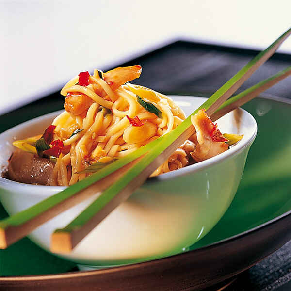 Gebratene asiatische Nudeln Rezept | Küchengötter