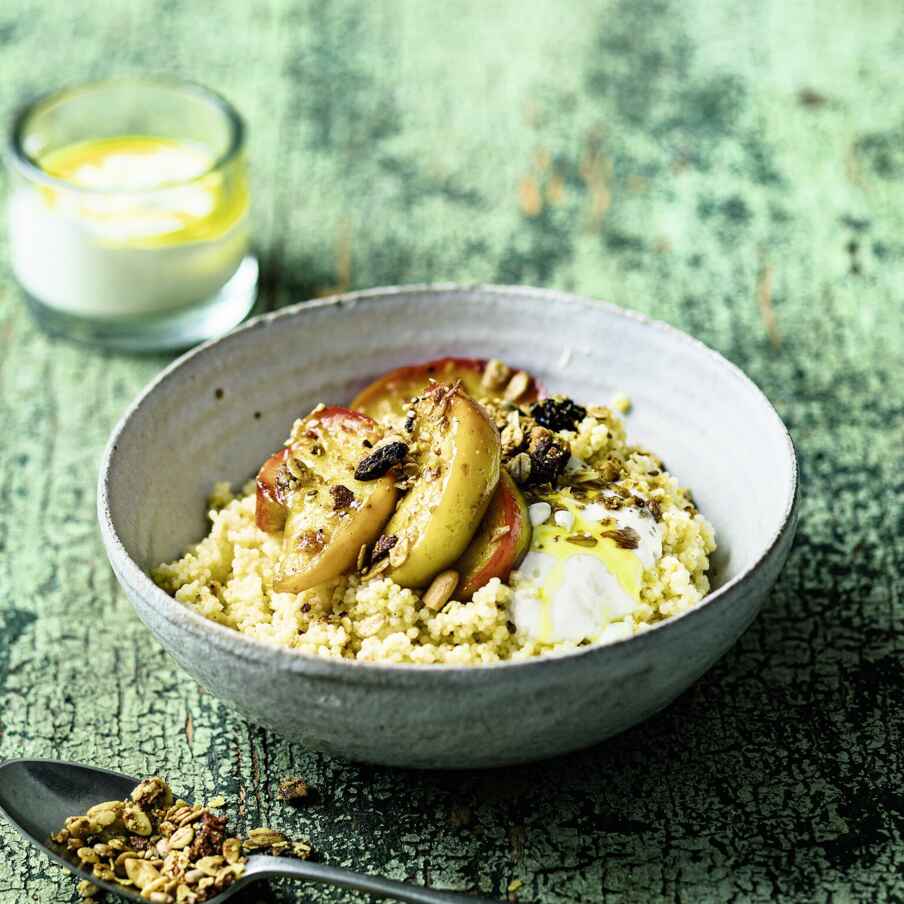 Warme Hirse mit karamellisierten Äpfeln Rezept | Küchengötter Warme Hirse mit karamellisierten Äpfeln Rezept | Küchengötter