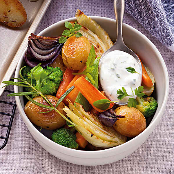 Backofen-Gemüse mit Kräutersauce Rezept | Küchengötter Backofen-Gemüse mit Kräutersauce Rezept | Küchengötter