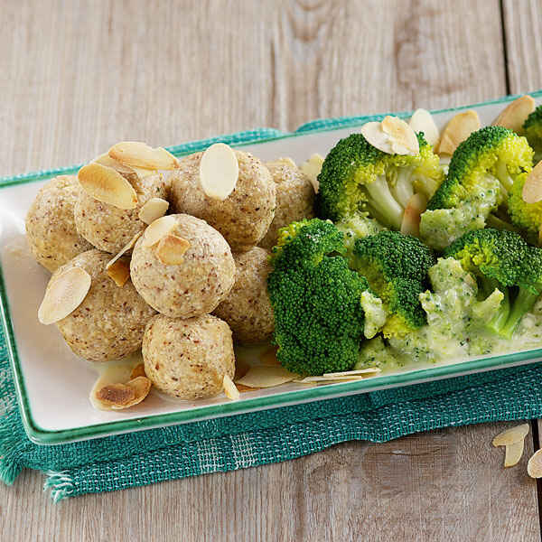 Tofubällchen in Brokkolisahne Rezept | Küchengötter