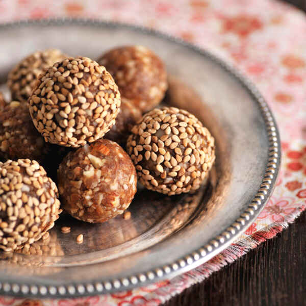 Sesamkugeln - orientalische Energyballs Rezept | Küchengötter