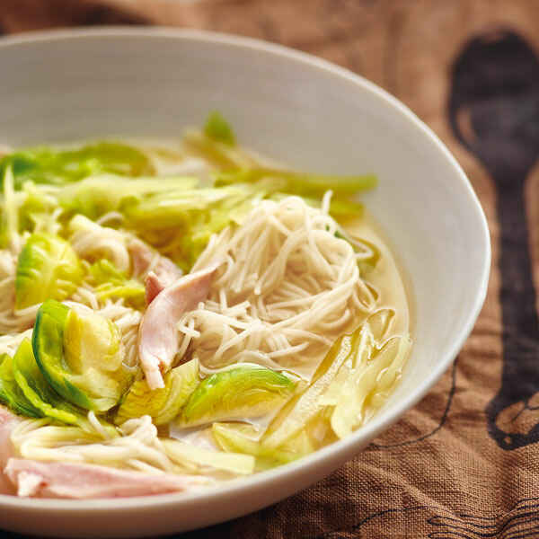 Hühnertopf mit Kohl und Nudeln Rezept | Küchengötter Hühnertopf mit Kohl und Nudeln Rezept | Küchengötter