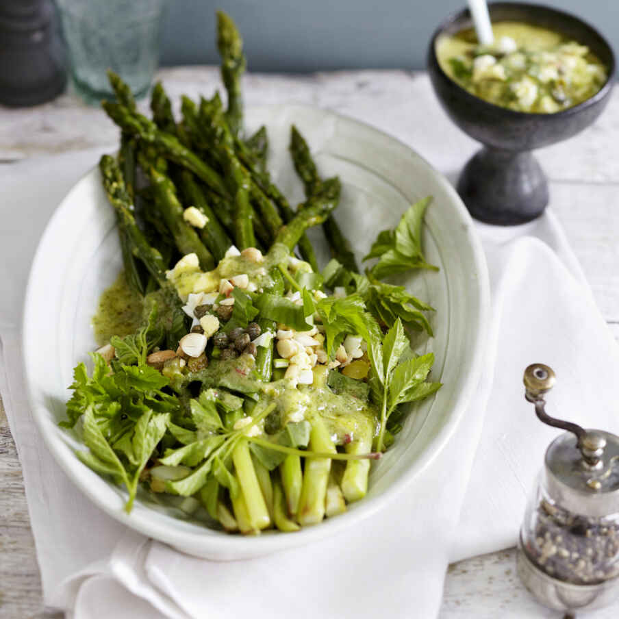 Ofenspargel mit Bärlauch-Vinaigrette Rezept | Küchengötter Ofenspargel mit Bärlauch-Vinaigrette Rezept | Küchengötter