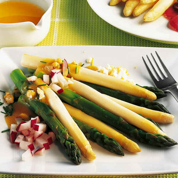 Spargel mit Eier-Vinaigrette Rezept | Küchengötter Spargel mit Eier-Vinaigrette Rezept | Küchengötter