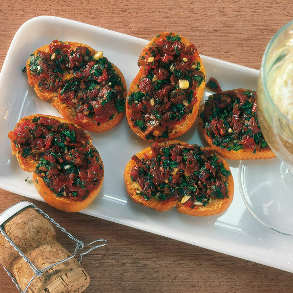 Schnelle Crostini Mit Getrockneten Tomaten Rezept Kuchengotter 
