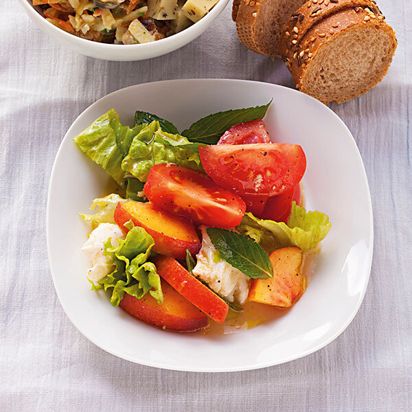 Tomaten Pfirsich Salat Mit Mozzarella Rezept Kuchengotter 