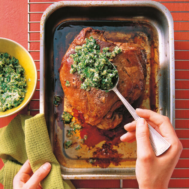 Lammkeule Mit Krauterkruste Rezept Kuchengotter Lammkeule Niedrigtemperatur Johann Lafer